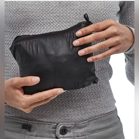 New Patagonia Women's Nano Puff Insulated Jacket In Black, Small, $239 - Picture 7 of 8